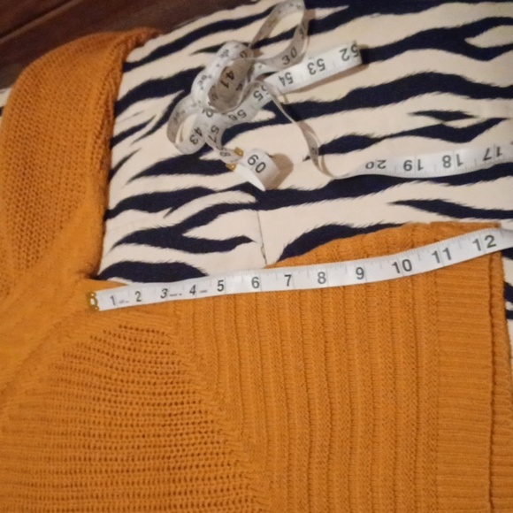 💙🌹mustard color sweater - Picture 11 of 13